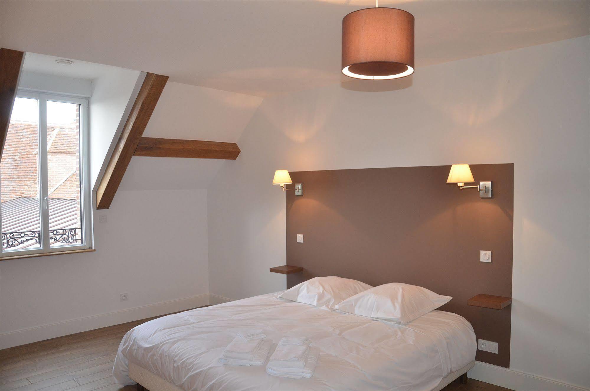 Auberge Du Moulin A Vent, The Originals Relais Manou Экстерьер фото