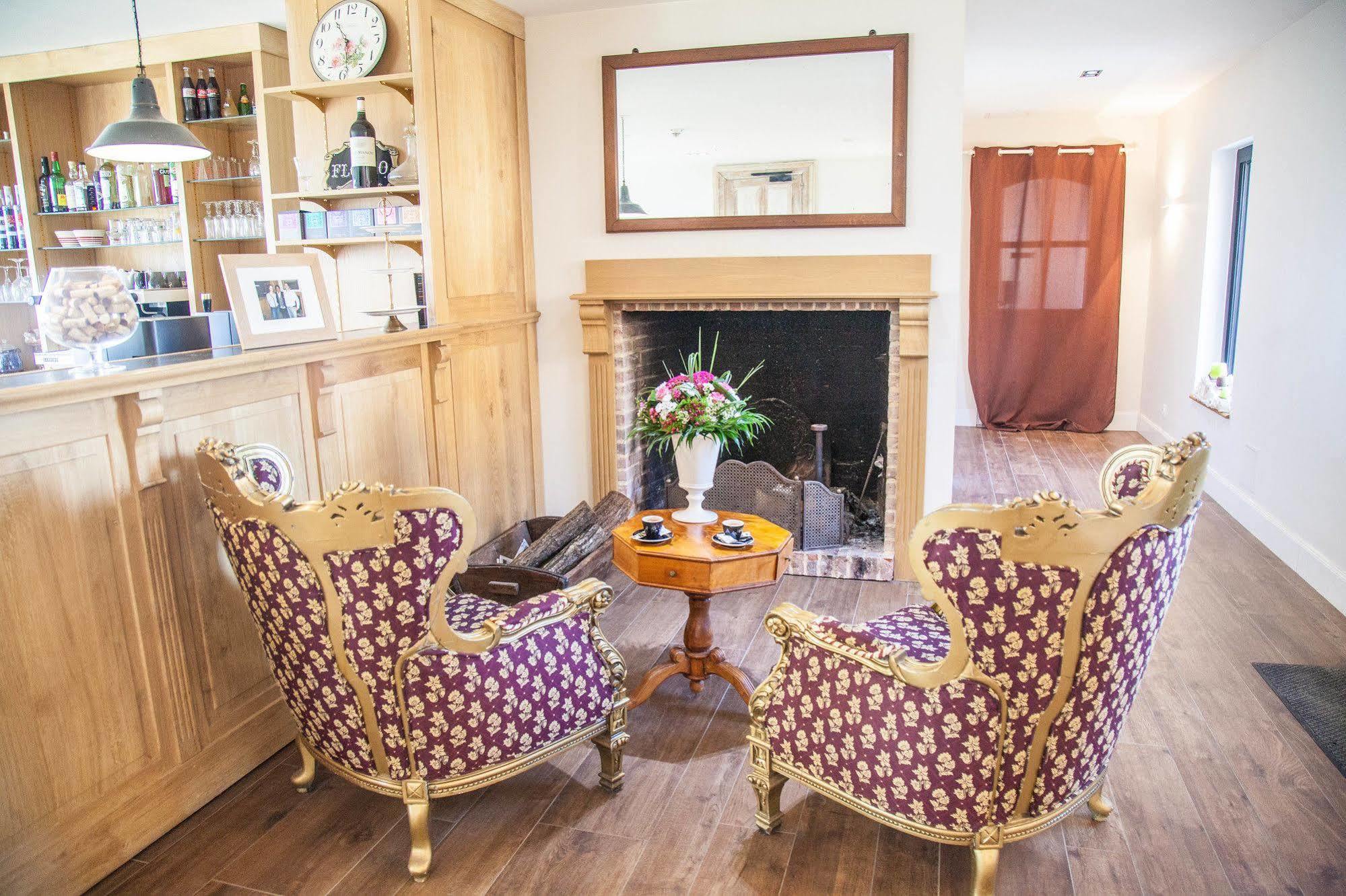 Auberge Du Moulin A Vent, The Originals Relais Manou Экстерьер фото